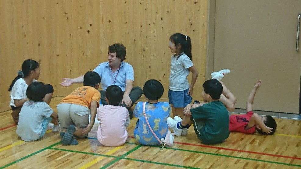 土佐山学舎を訪問し、生徒と交流